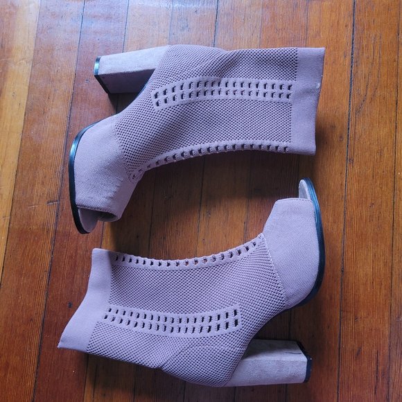 Blush Pink Knit Booties, sz 8.5 - Picture 6 of 7